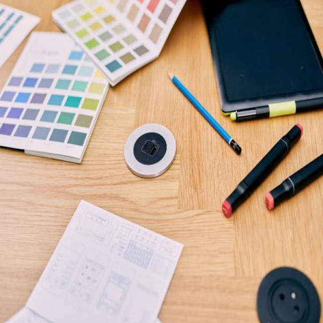 Πολύπριζο Γραφείου 2 USB Μαύρο Και Ασημί 654732 LEGRAND